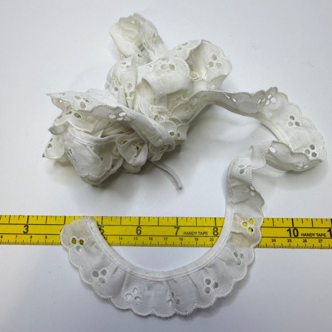 1" (25mm) Eyelet Scalloped Lace Trim - White - 2.8M Bundle - True Deadstock supplies Fabric by private - Sustainable Textile | FABCYCLE