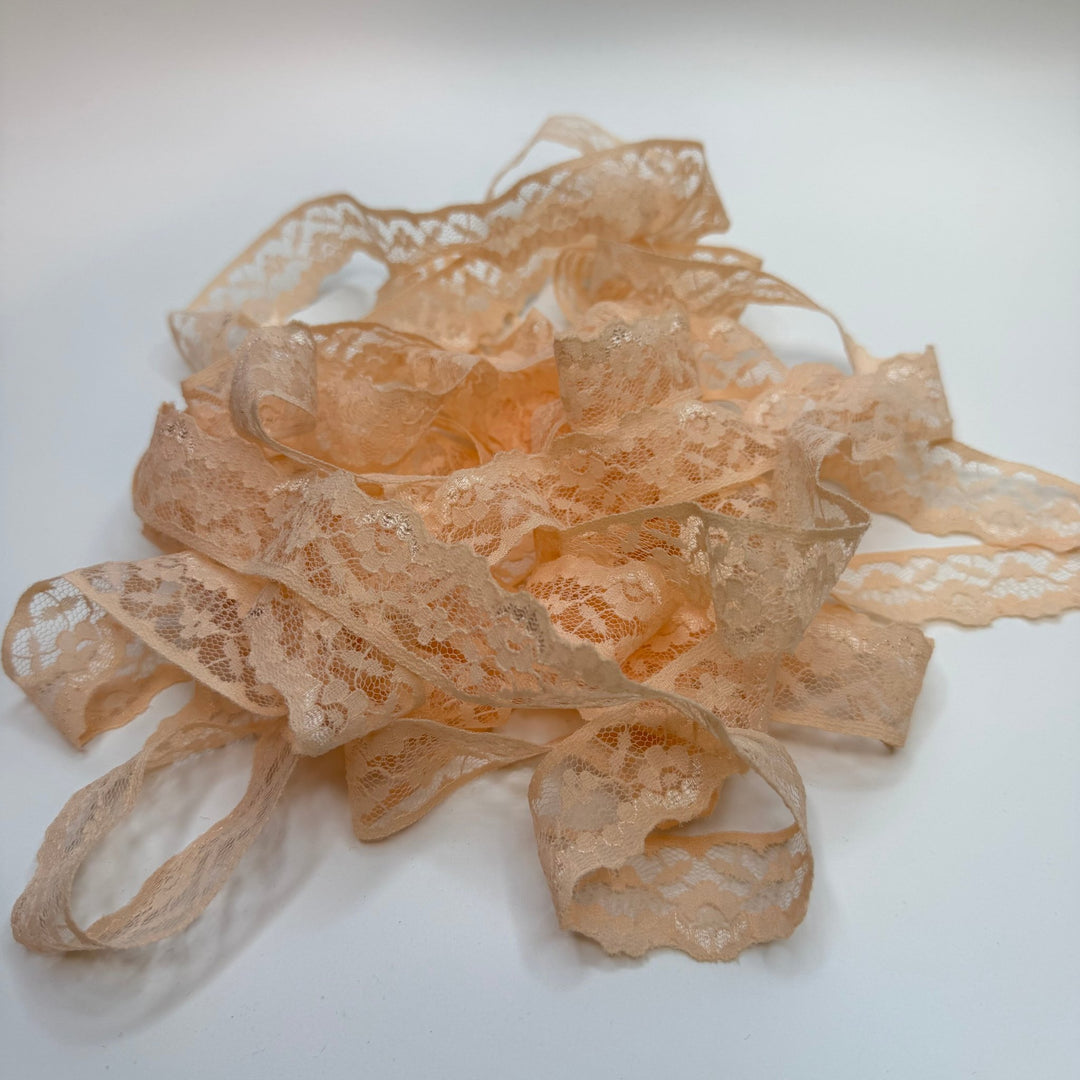 1" (25mm) Scalloped Lace Trim - Light Peach Coral - 5.5M Bundle - True Deadstock supplies Fabric by private - Sustainable Textile | FABCYCLE