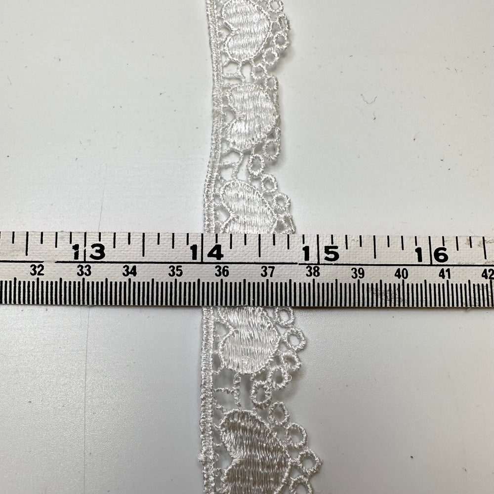 1" (25mm) Scalloped Lace Trim - White - 1.85M Bundle - True Deadstock supplies Fabric by private - Sustainable Textile | FABCYCLE