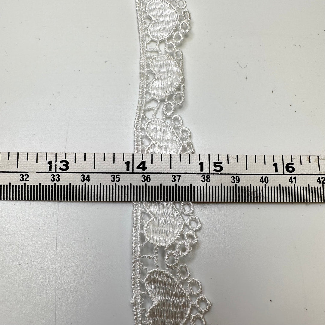 1" (25mm) Scalloped Lace Trim - White - 1.85M Bundle - True Deadstock supplies Fabric by private - Sustainable Textile | FABCYCLE