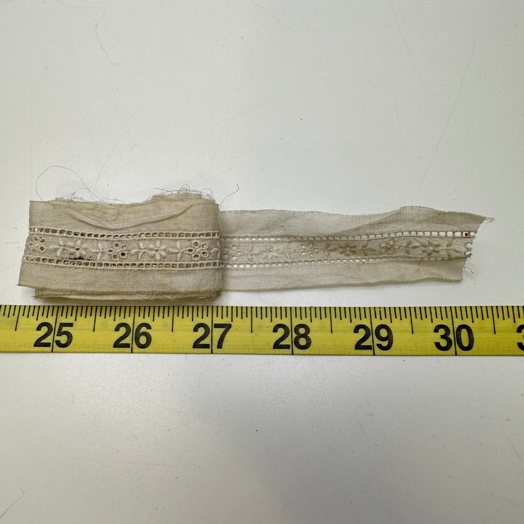1" (25mm) Vintage Lace Trim - White - 0.9M Bundle - True Deadstock supplies Fabric by private - Sustainable Textile | FABCYCLE