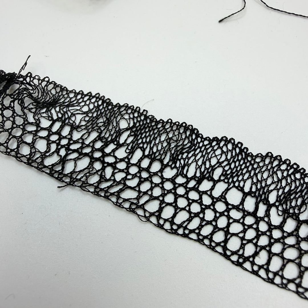 1" (25mm) Vintage Scalloped Bobbin Lace Trim - Black - 0.8M Bundle - True Deadstock supplies Fabric by private - Sustainable Textile | FABCYCLE