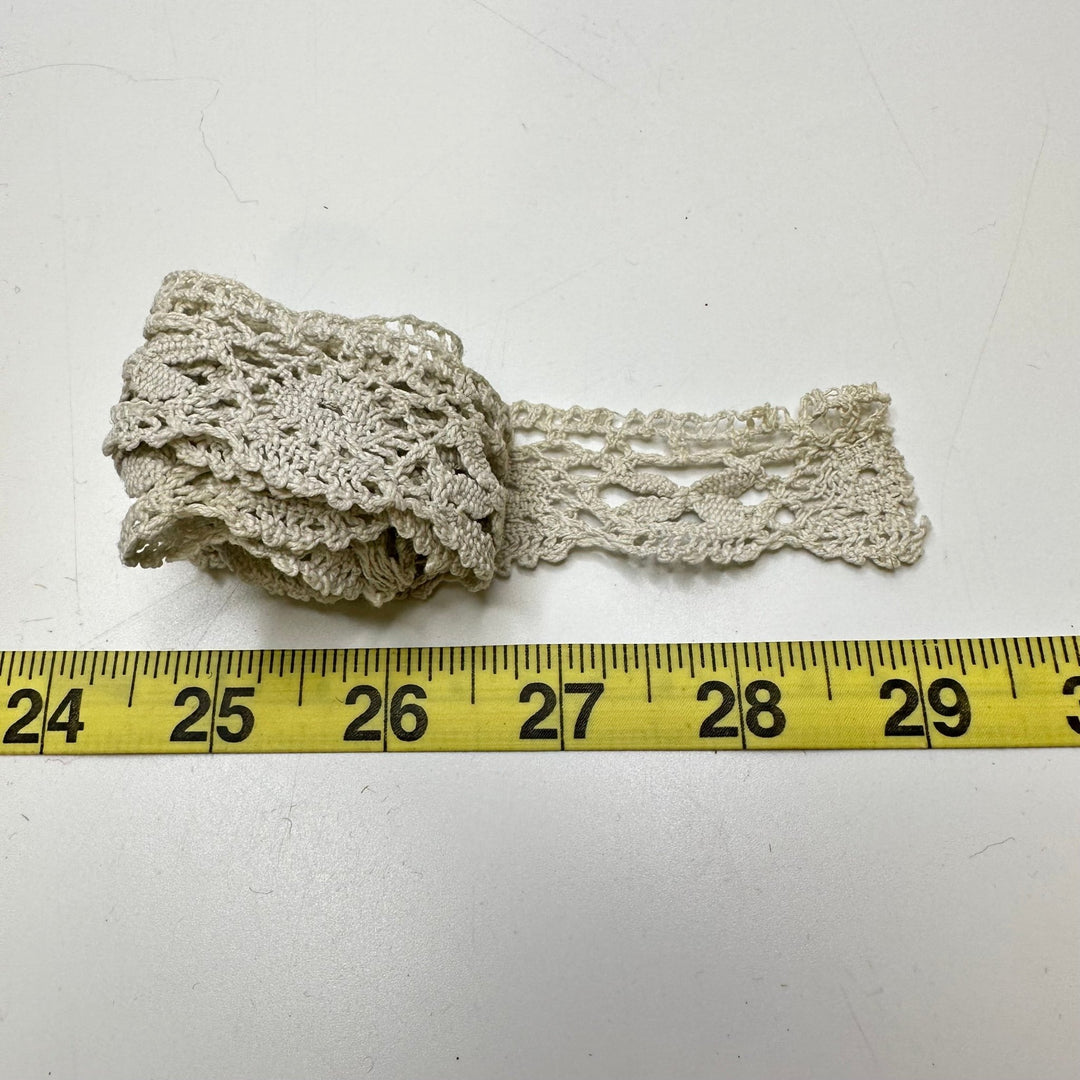 1" (25mm) Vintage Scalloped Lace Trim - Cream - 0.9M Bundle - True Deadstock supplies Fabric by private - Sustainable Textile | FABCYCLE
