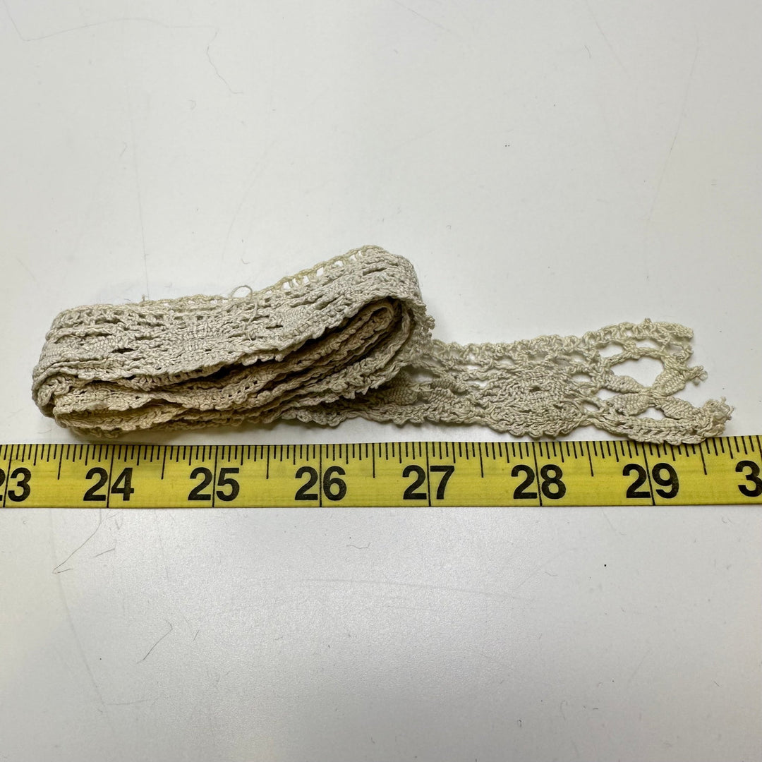 1" (25mm) Vintage Scalloped Lace Trim - Cream - 1.1M Bundle - True Deadstock supplies Fabric by private - Sustainable Textile | FABCYCLE