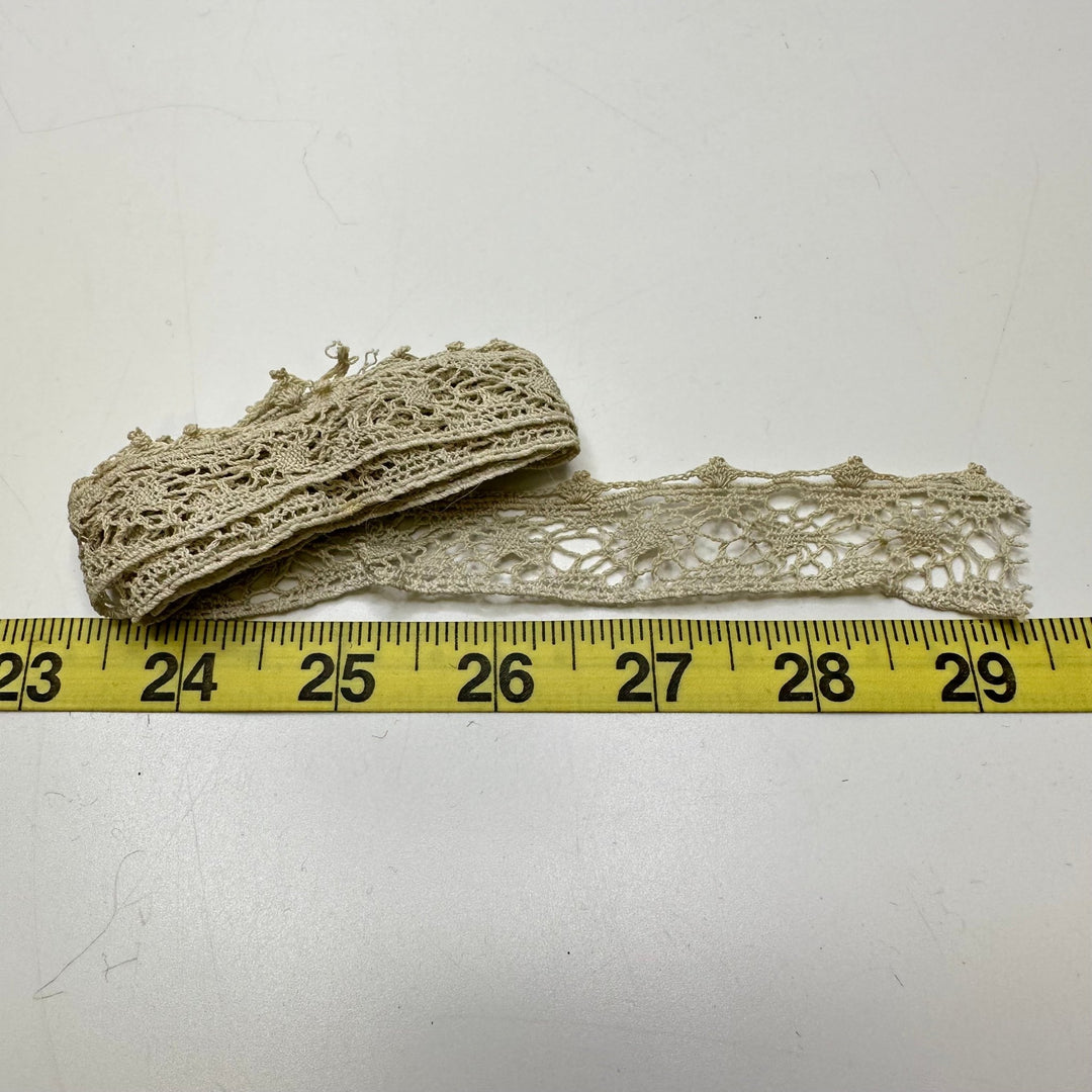 1" (25mm) Vintage Scalloped Lace Trim - Cream - 1M Bundle - True Deadstock supplies Fabric by private - Sustainable Textile | FABCYCLE