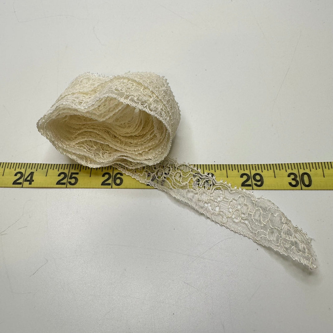 1" (25mm) Vintage Scalloped Lace Trim - White - 2.25M Bundle - True Deadstock supplies Fabric by private - Sustainable Textile | FABCYCLE