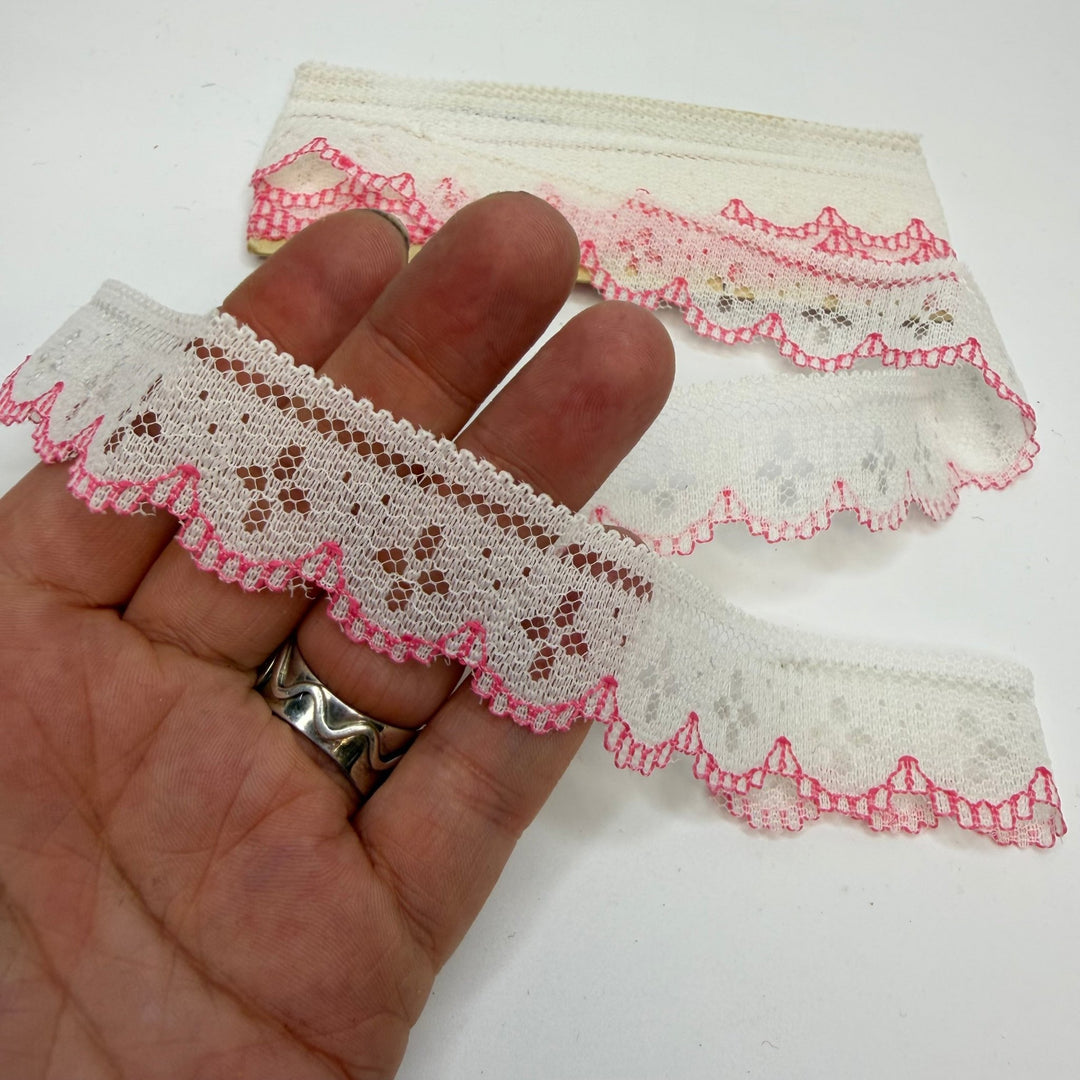 1" (25mm) Vintage/Embroidered Scalloped Lace Trim - White/Pink - 3M Bundle - True Deadstock supplies Fabric by private - Sustainable Textile | FABCYCLE