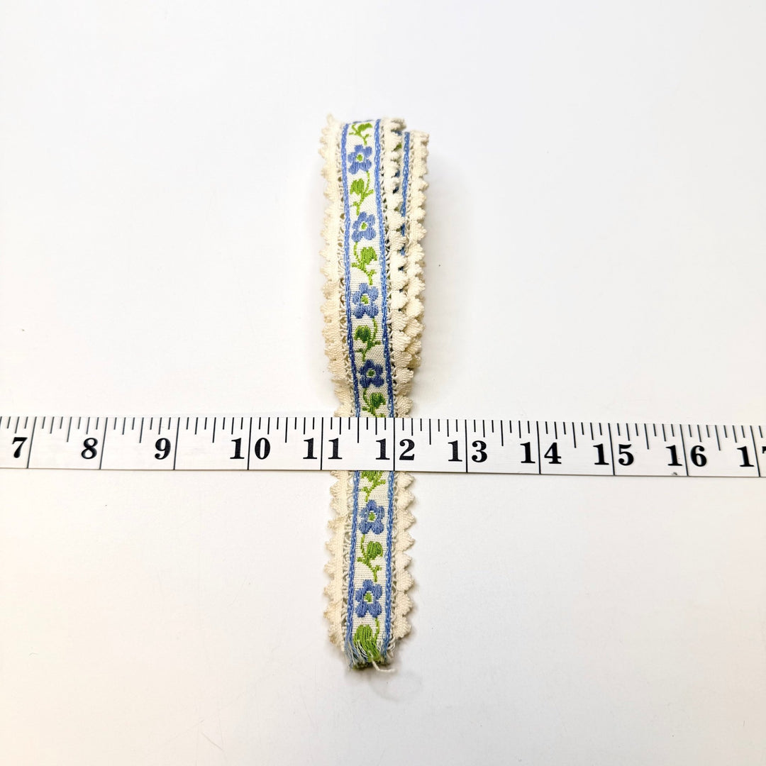 1 ⅐" (29mm) Scalloped Tape Trim - Blue/Cream - 1.5M Bundle - True Deadstock supplies Fabric by private - Sustainable Textile | FABCYCLE