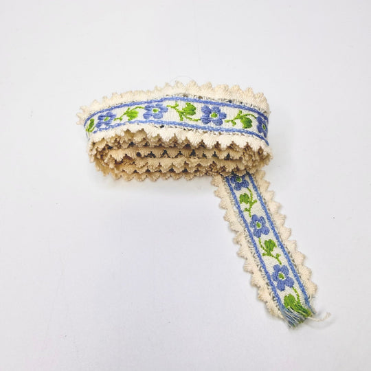 1 ⅐" (29mm) Scalloped Tape Trim - Blue/Cream - 1.5M Bundle - True Deadstock supplies Fabric by private - Sustainable Textile | FABCYCLE
