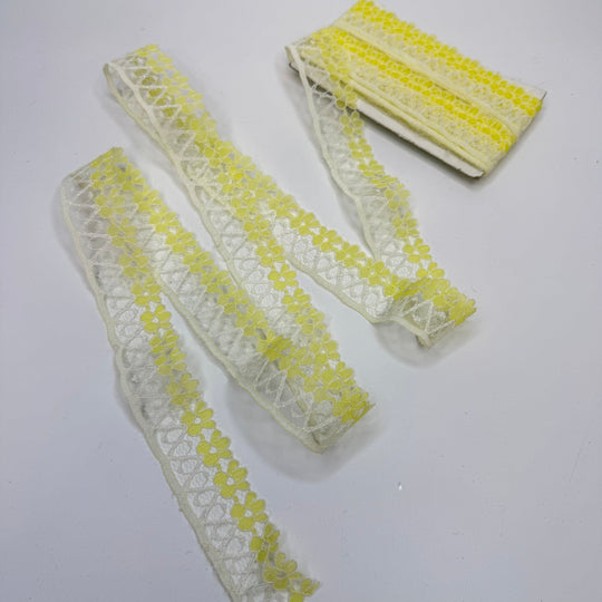 1 ⅛" (29mm) Vintage Scalloped Mesh Lace Trim - White/Yellow - 6M Bundle - True Deadstock supplies Fabric by private - Sustainable Textile | FABCYCLE