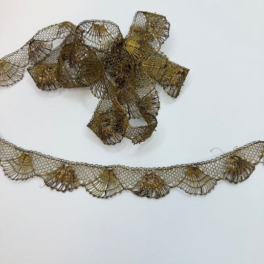 1 ¼" (32mm) Antique Scalloped Lace Trim - Dark Gold - 2M Bundle - True Deadstock supplies Fabric by private - Sustainable Textile | FABCYCLE