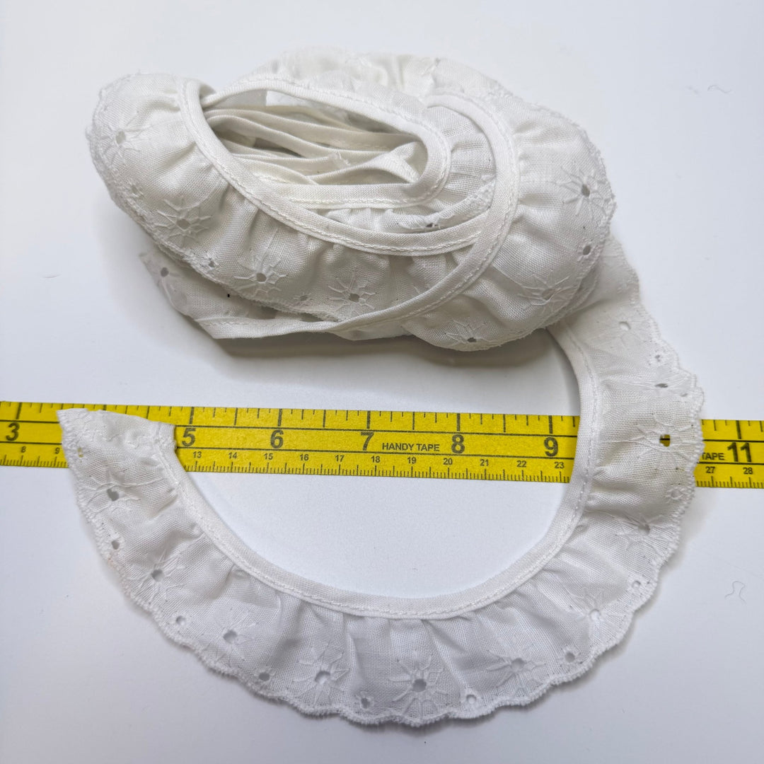 1 ¼" (32mm) Eyelet Ruffled Lace Trim - White - 2.7M Bundle - True Deadstock supplies Fabric by private - Sustainable Textile | FABCYCLE