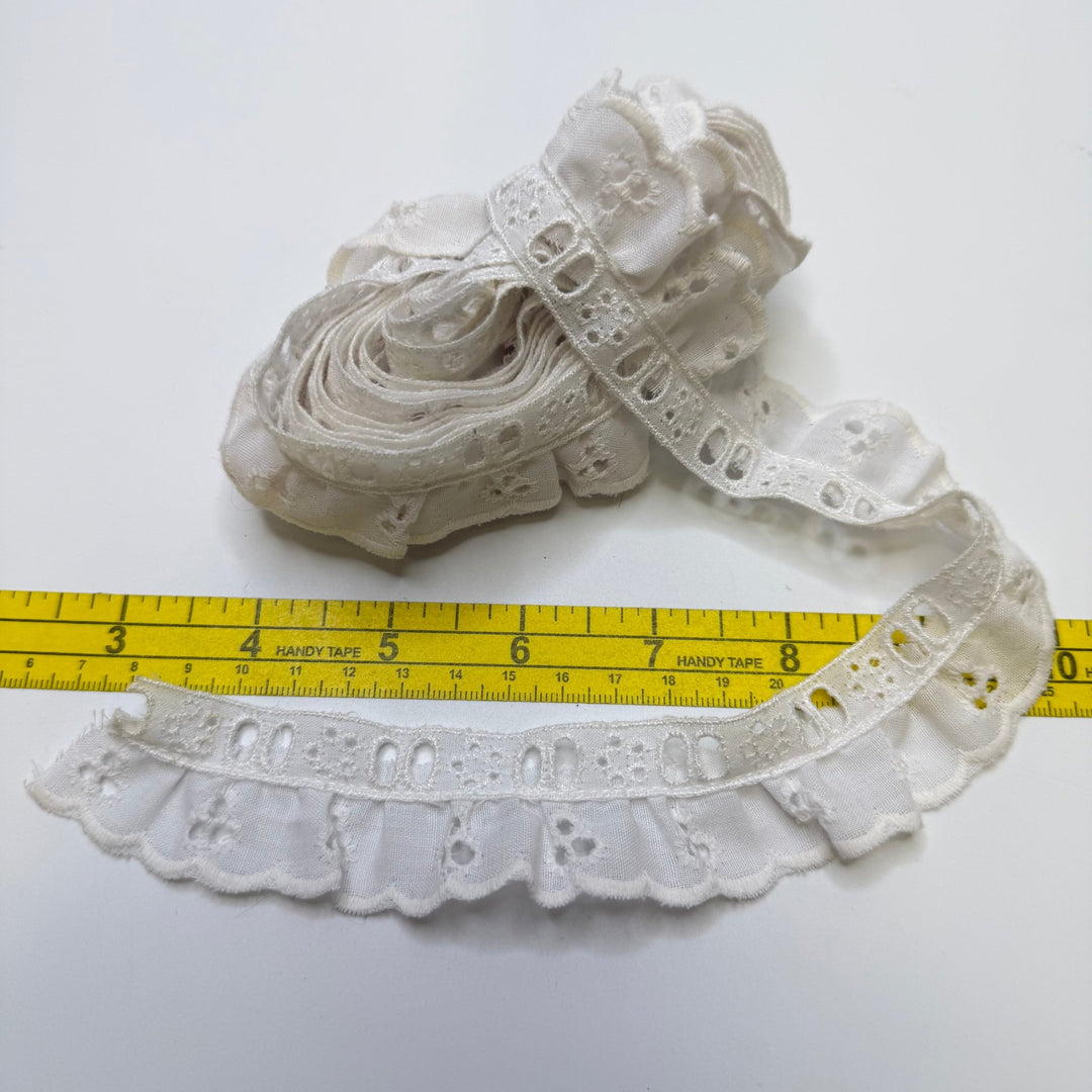 1 ¼" (32mm) Eyelet Ruffled Lace Trim - White - 2.95M Bundle - True Deadstock supplies Fabric by private - Sustainable Textile | FABCYCLE