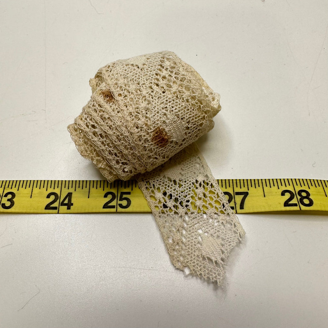 1 ¼" (32mm) Vintage Bobbin Lace Trim - Cream - 1.8M Bundle - True Deadstock supplies Fabric by private - Sustainable Textile | FABCYCLE