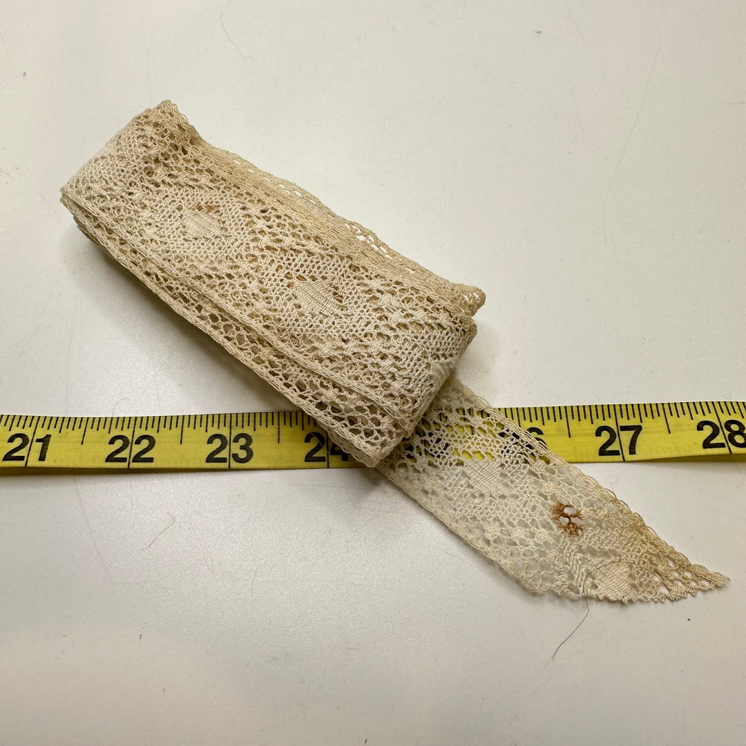 1 ¼" (32mm) Vintage Bobbin Lace Trim - Cream - 3.5M Bundle - True Deadstock supplies Fabric by private - Sustainable Textile | FABCYCLE