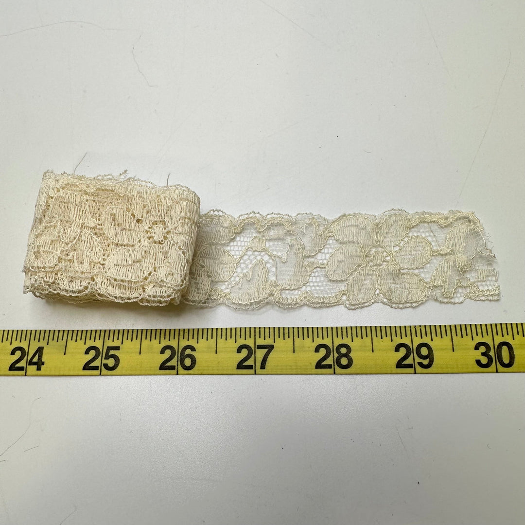 1 ⅜" (35mm) Vintage Bobbin Lace Trim - Cream - 1.2M Bundle - True Deadstock supplies Fabric by private - Sustainable Textile | FABCYCLE