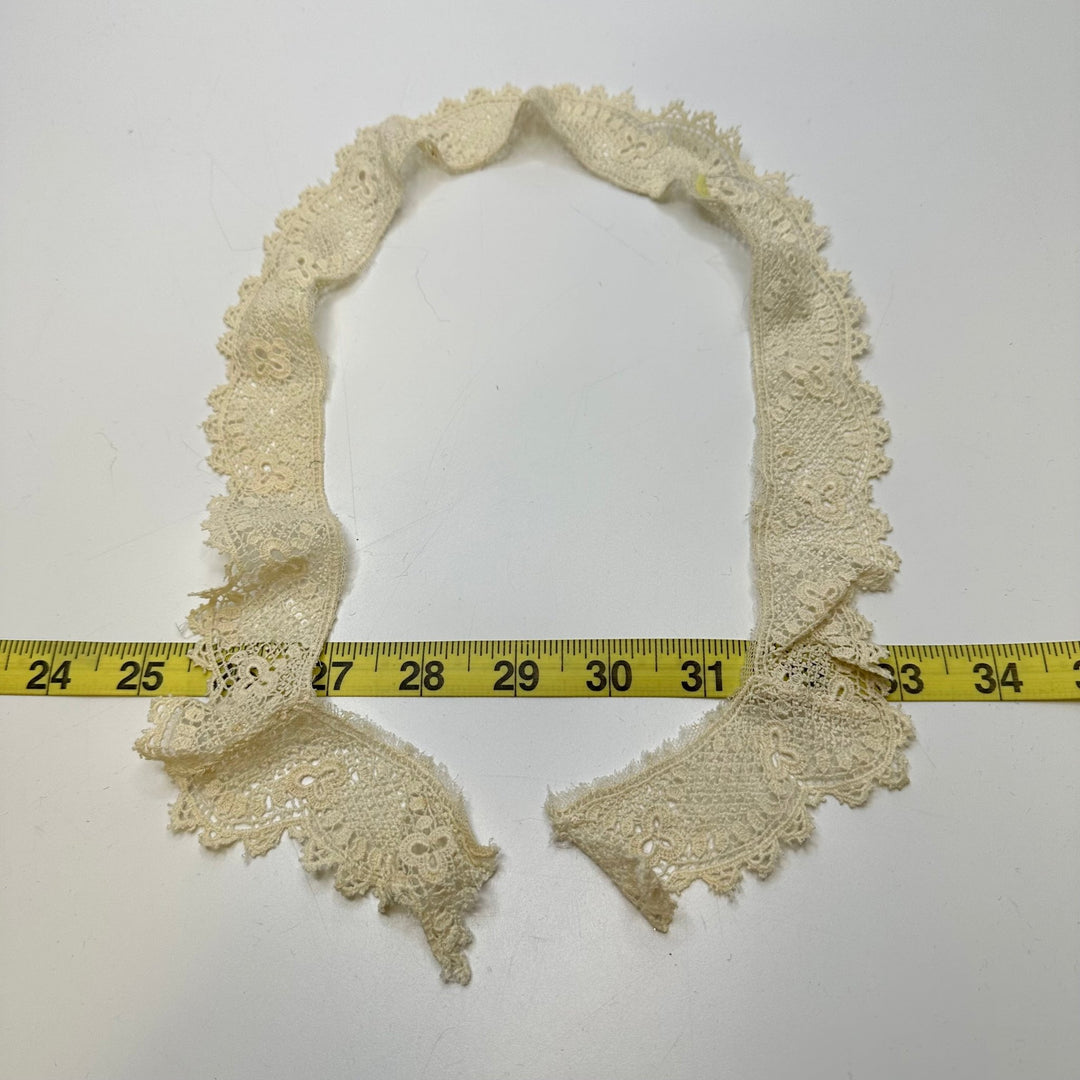 1 ½" (38mm) Vintage Scalloped Bobbin Lace Trim - Cream - 0.6M Bundle - True Deadstock supplies Fabric by private - Sustainable Textile | FABCYCLE