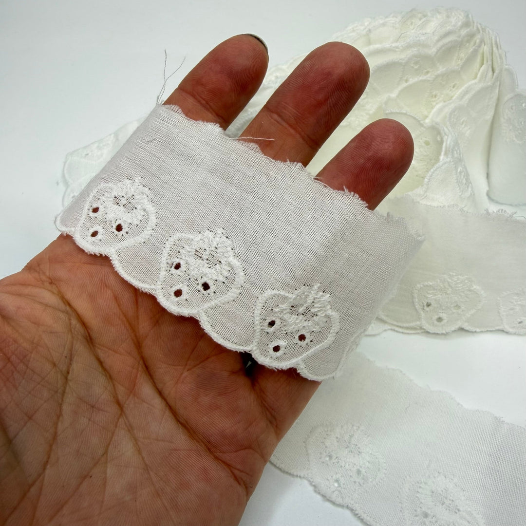 1 ½" (38mm) Vintage/Embroidered Scalloped Lace Trim - White - 7.6M Bundle - True Deadstock supplies Fabric by private - Sustainable Textile | FABCYCLE