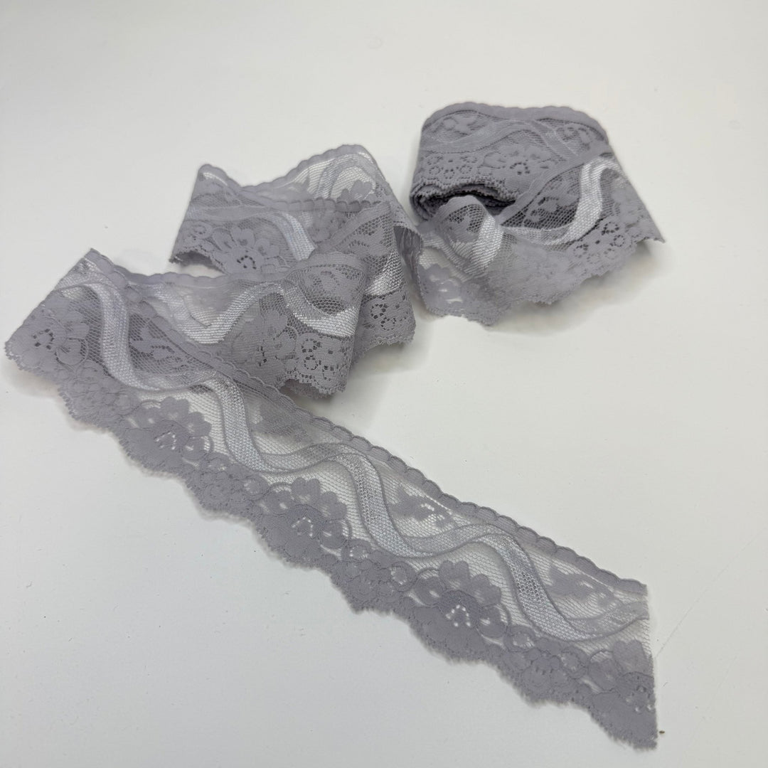 1 ¾" (44mm) Scalloped Lace Trim - Light Lilac - 3.4M Bundle - True Deadstock supplies Fabric by private - Sustainable Textile | FABCYCLE