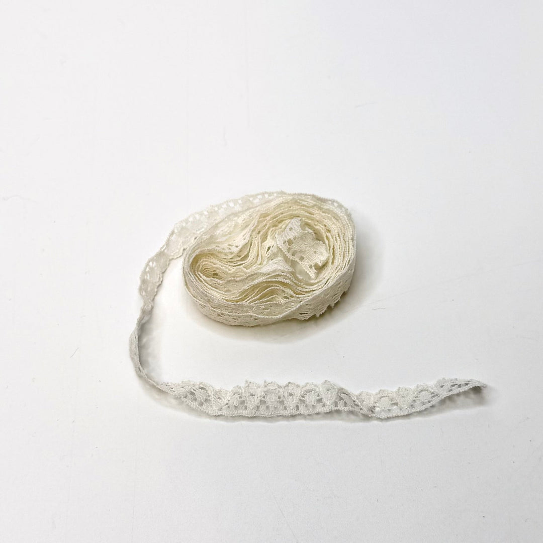 ⅜" (10mm) Scalloped Lace Trim - White - 1.4M Bundle - True Deadstock supplies Fabric by private - Sustainable Textile | FABCYCLE