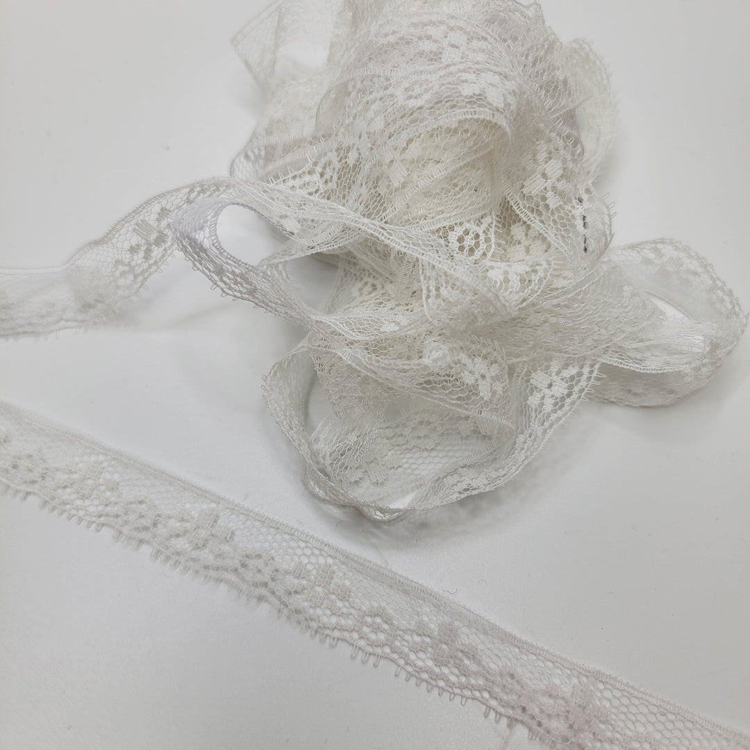 ½" (13mm) Vintage Scalloped Bobbin Lace Trim - White - 8.5M Bundle - True Deadstock supplies Fabric by private - Sustainable Textile | FABCYCLE