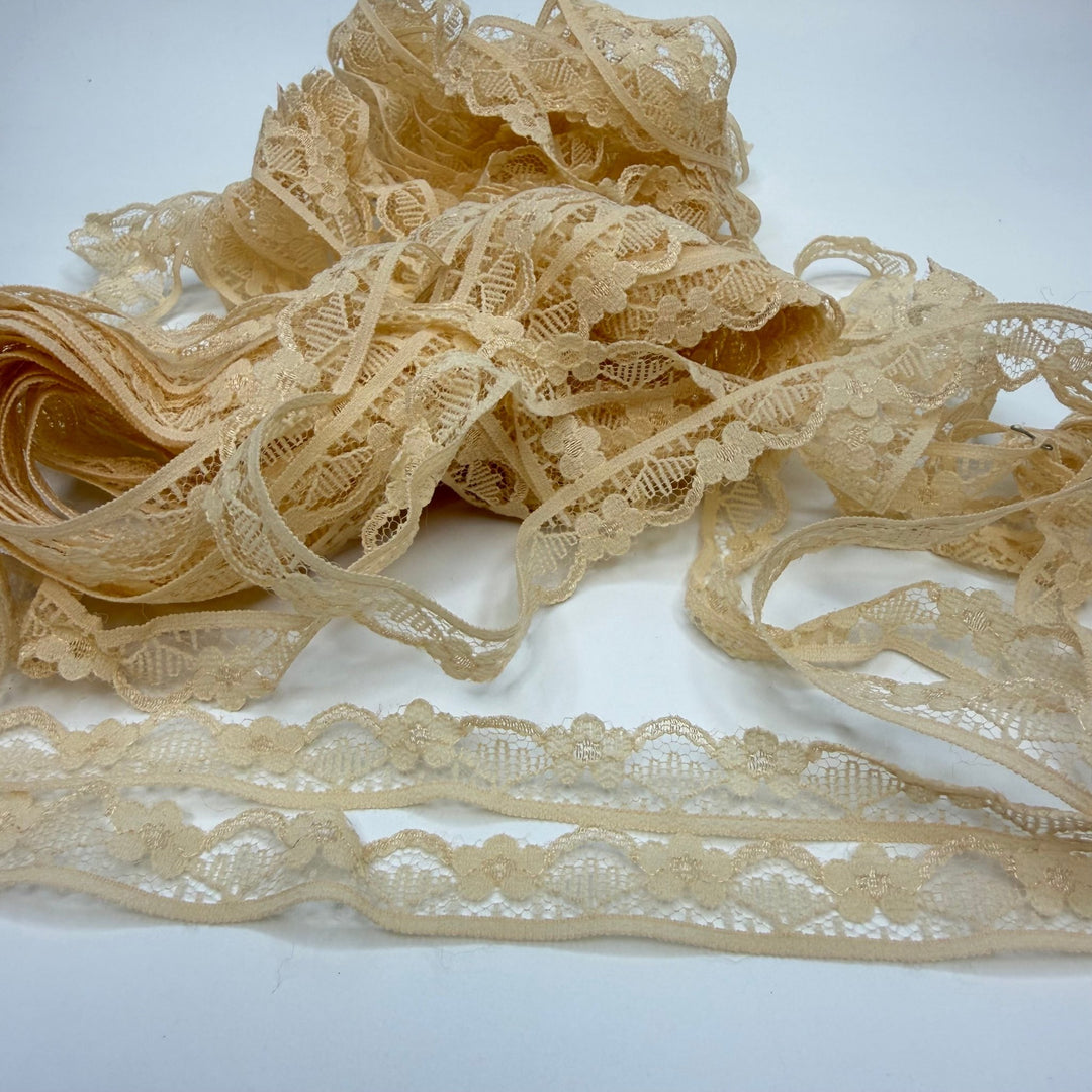 ½" (13mm) Vintage Scalloped Lace Trim - Light Peach - 4M Bundle - True Deadstock supplies Fabric by private - Sustainable Textile | FABCYCLE