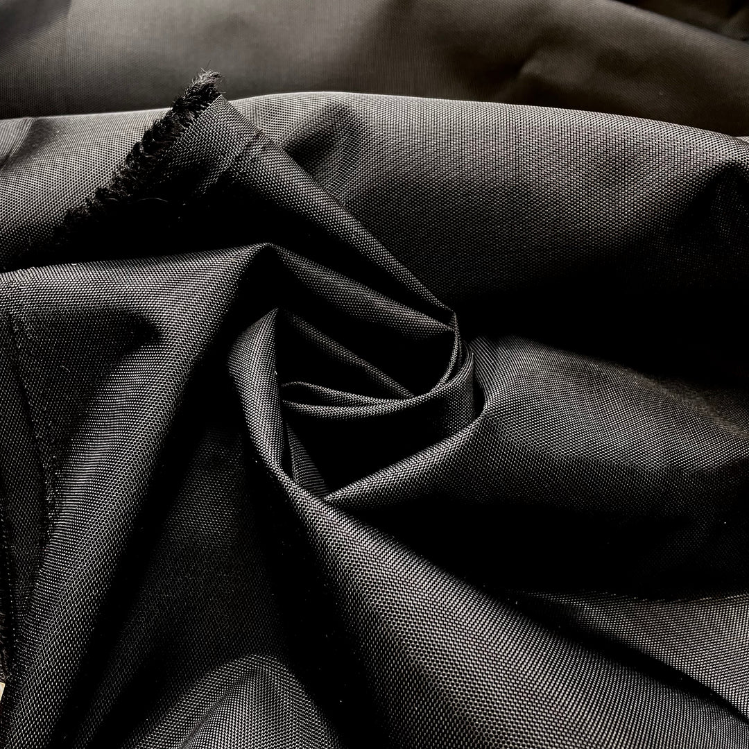 Spirit Unshakeable - Poly Woven - Black - 3M Bundle