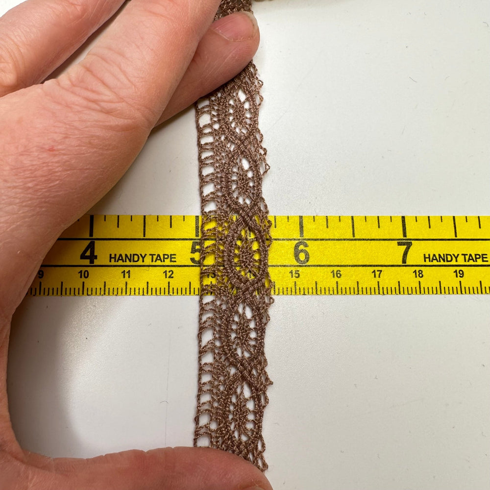 ⅝" (16mm) Scalloped Bobbin Lace Trim - Light Brown - 1M - True Deadstock supplies Fabric by private - Sustainable Textile | FABCYCLE