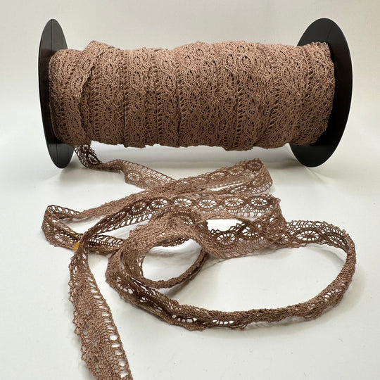 ⅝" (16mm) Scalloped Bobbin Lace Trim - Light Brown - 1M - True Deadstock supplies Fabric by private - Sustainable Textile | FABCYCLE