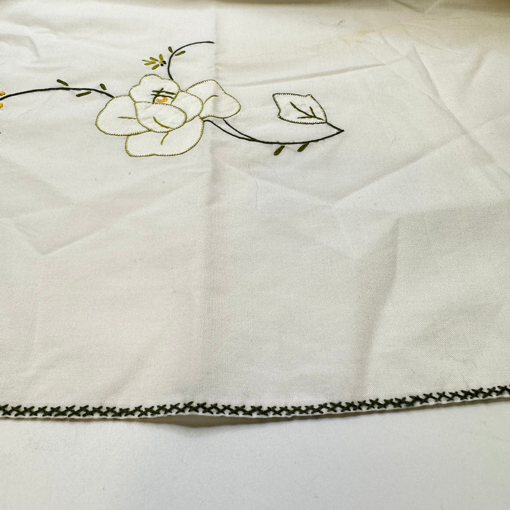 Flower Crown - Embroidered, Circle Tablecloth Synthetic Blend Woven - White Multi Floral - 2M Bundle