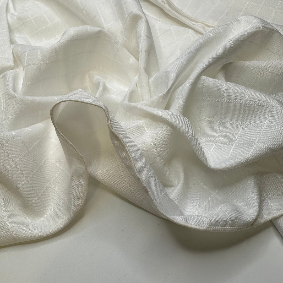 Preparing For A Snowball Fight - Poly Woven - White Geometric - 1.5M Bundle