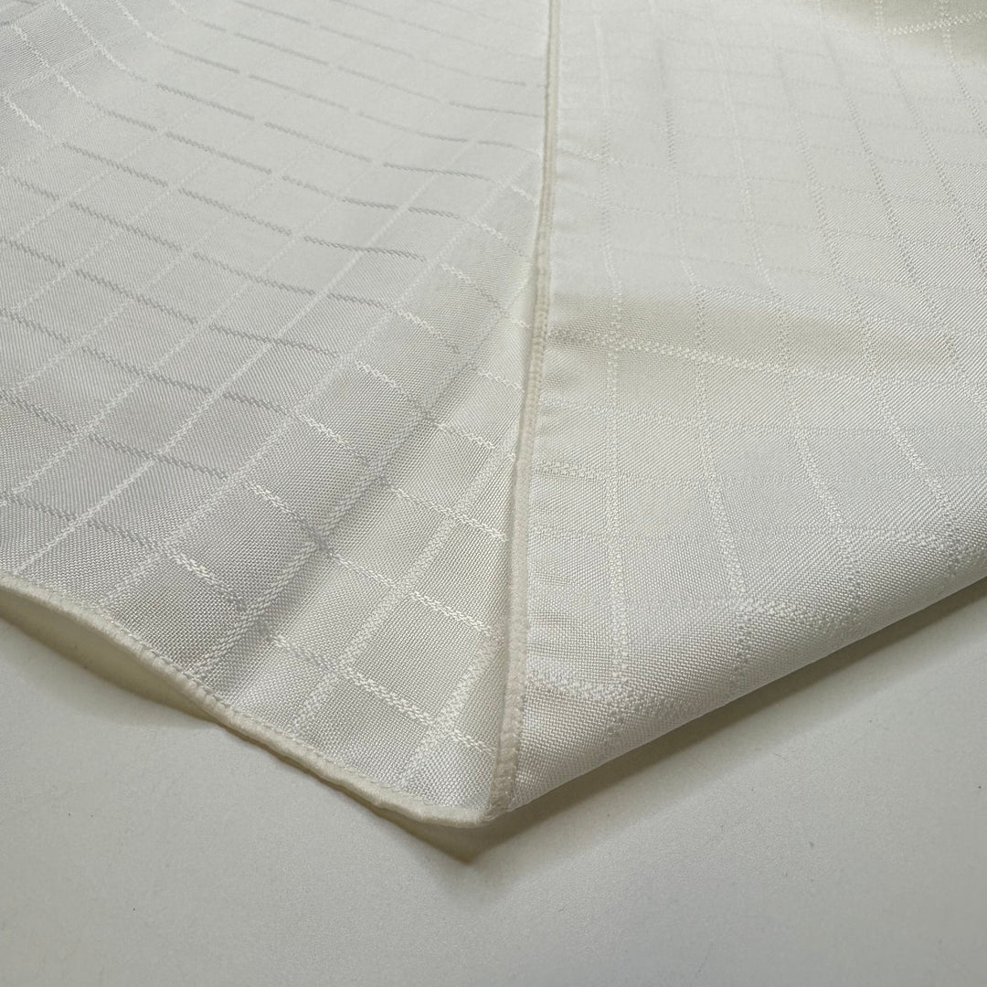 Preparing For A Snowball Fight - Poly Woven - White Geometric - 1.5M Bundle