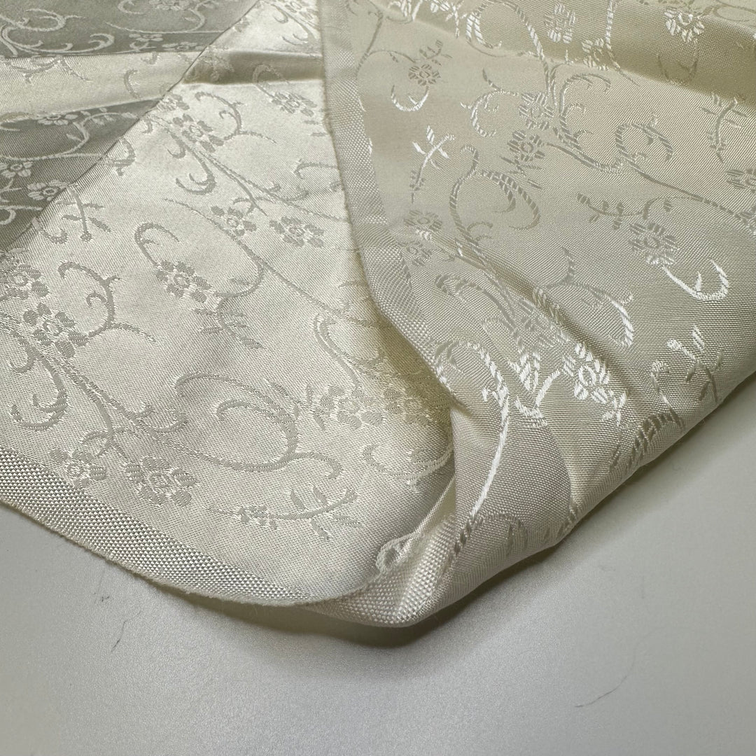 Picking Out My Wedding Cake - Polyester Blend Woven - White Floral - 2.2M Bundle
