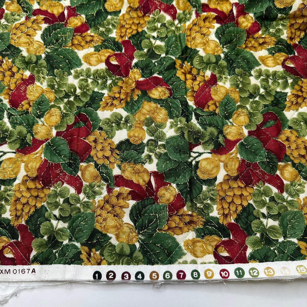 Decorating With Nature - Plain Weave Quilted Batting Cotton/Poly Woven - Green/Red Pine Cones - 2.5M Bundle
