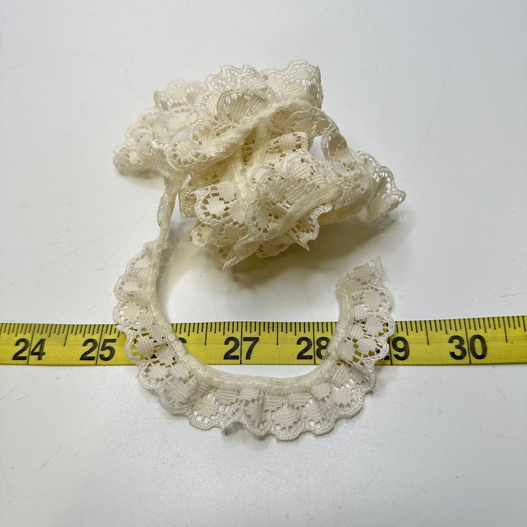 ¾" (19mm) Vintage Ruffled Lace Trim - White - 1.45M Bundle - True Deadstock supplies Fabric by private - Sustainable Textile | FABCYCLE