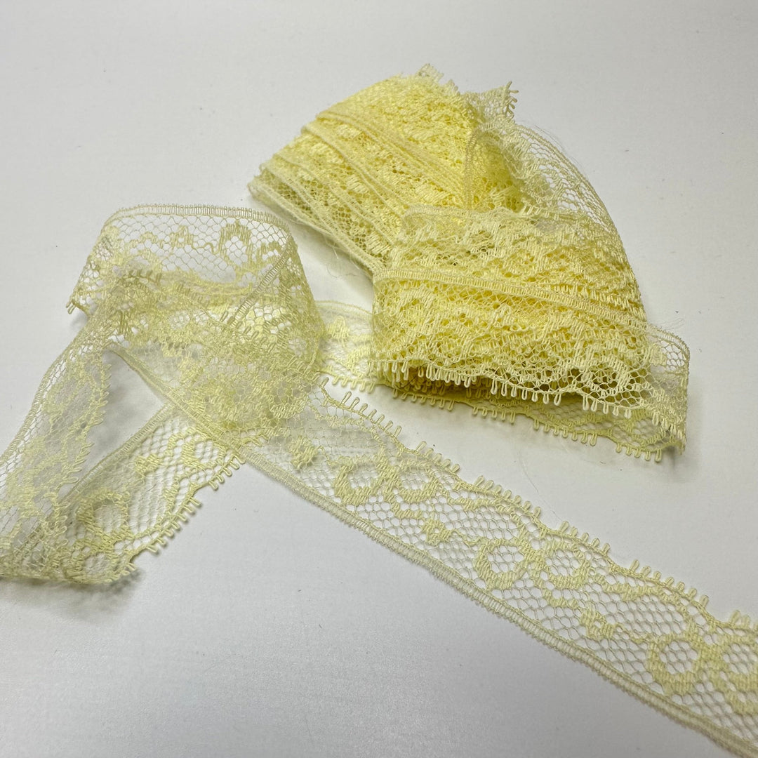 ¾" (19mm) Vintage Scalloped Mesh Lace Trim - Light Yellow - 4M Bundle - True Deadstock supplies Fabric by private - Sustainable Textile | FABCYCLE
