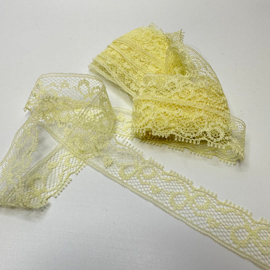 ¾" (19mm) Vintage Scalloped Mesh Lace Trim - Light Yellow - 4M Bundle - True Deadstock supplies Fabric by private - Sustainable Textile | FABCYCLE