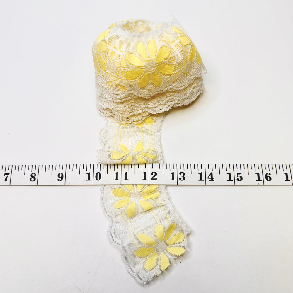 2 ¼" (57mm) Ruffled Lace Trim - White/Yellow - 1.8M Bundle - True Deadstock supplies Fabric by private - Sustainable Textile | FABCYCLE