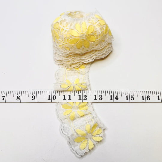 2 ¼" (57mm) Ruffled Lace Trim - White/Yellow - 1.8M Bundle - True Deadstock supplies Fabric by private - Sustainable Textile | FABCYCLE