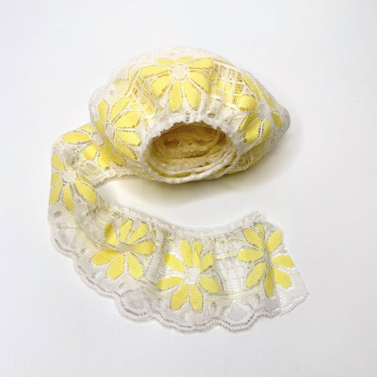 2 ¼" (57mm) Ruffled Lace Trim - White/Yellow - 1.8M Bundle - True Deadstock supplies Fabric by private - Sustainable Textile | FABCYCLE