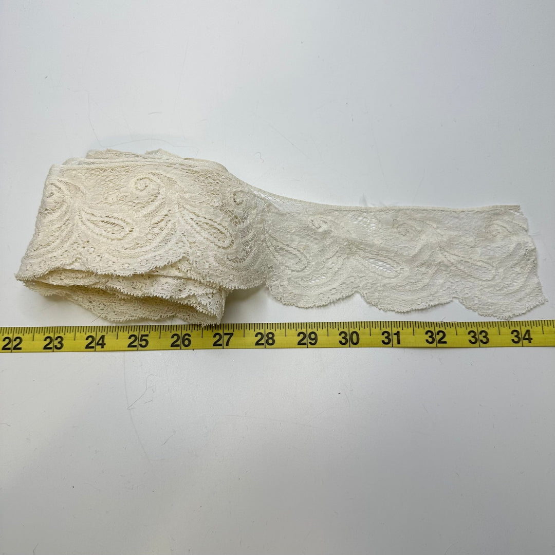 2 ¾" (71mm) Vintage Scalloped Lace Trim - White - 4.85M Bundle - True Deadstock supplies Fabric by private - Sustainable Textile | FABCYCLE