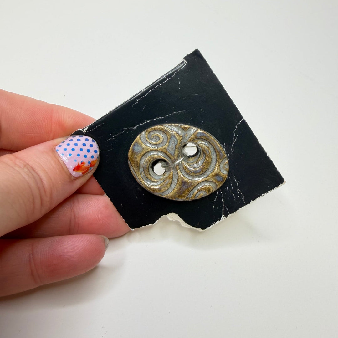 2 Hole Button - 30MM - Dark Brown/Blue - True Deadstock supplies Fabric by private - Sustainable Textile | FABCYCLE