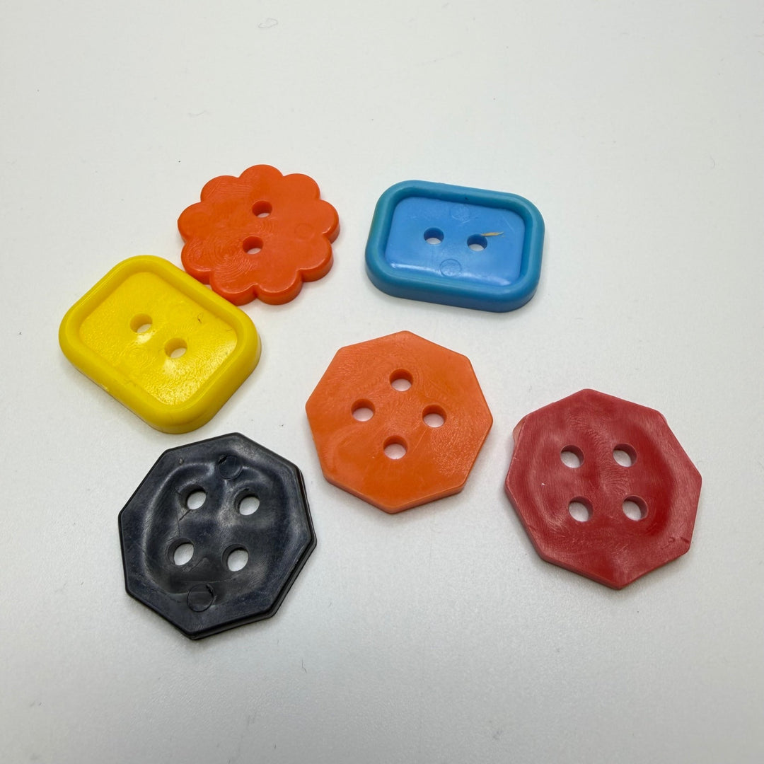 2 Hole Button - 30MM Plastic - Multi - 6 Pack - True Deadstock supplies Fabric by private - Sustainable Textile | FABCYCLE