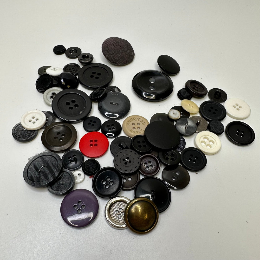 2 Hole Button - Plastic - Black Multi - 25 Pack - True Deadstock supplies Fabric by private - Sustainable Textile | FABCYCLE