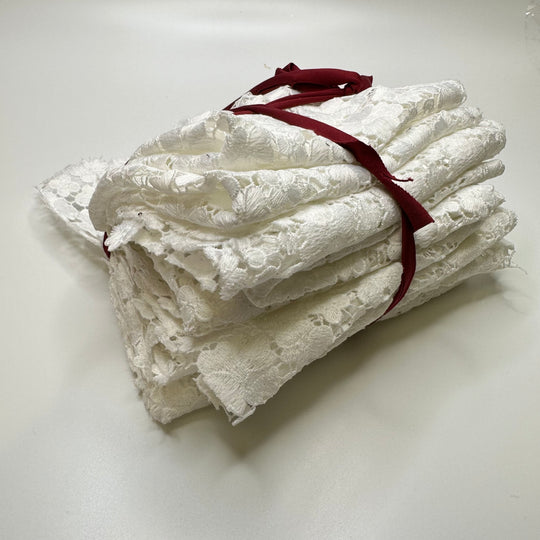 Can You Help Me Zip Up My Dress - Lace Poly Woven - White Floral - 0.35M Bundle