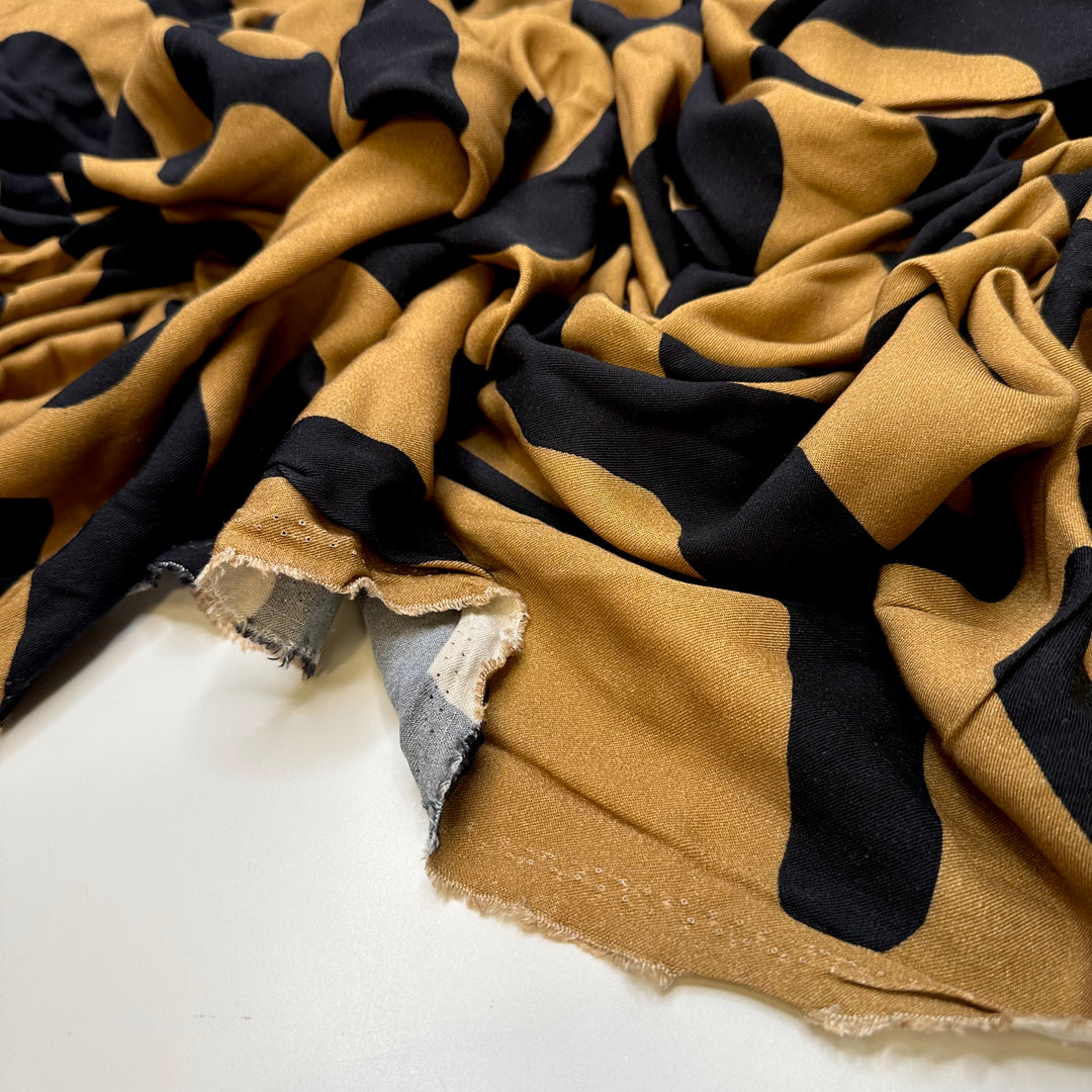 UB - Planting A Hedge Maze - Natural Blend Woven - Dark Beige/Black Abstract - 2.4M Bundle