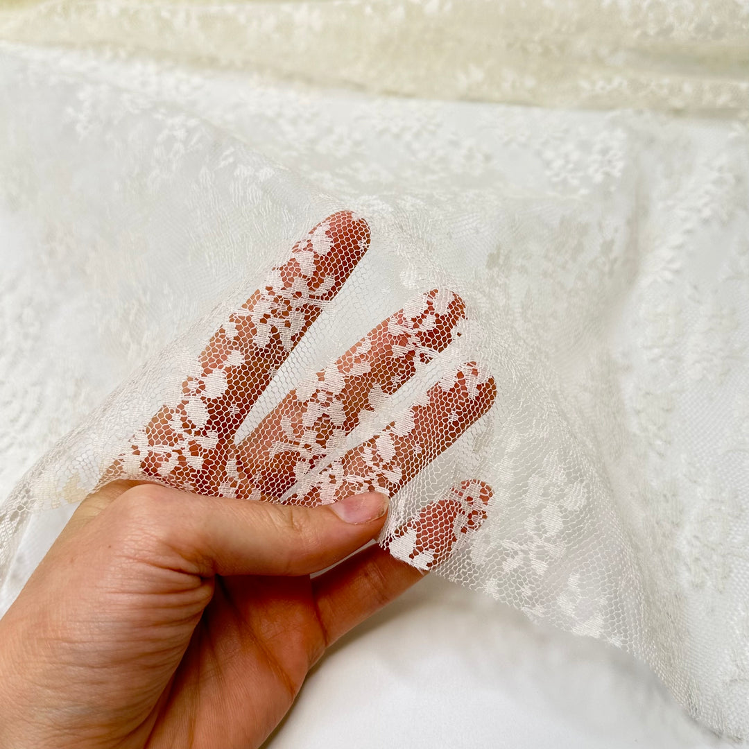 Going Out With The Girls - Lace Poly Woven - White Floral - 0.9M Bundle