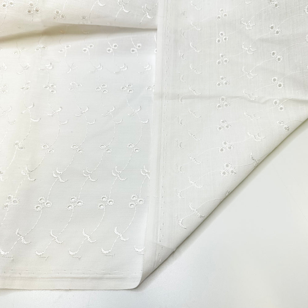 Burning Man Makeover - Embroidered Poly/Cotton Woven - White Floral - 2M Bundle