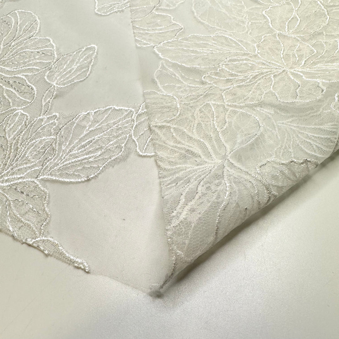 Turning A New Leaf - Embroidered Poly Woven - White Floral - 0.95M Bundle