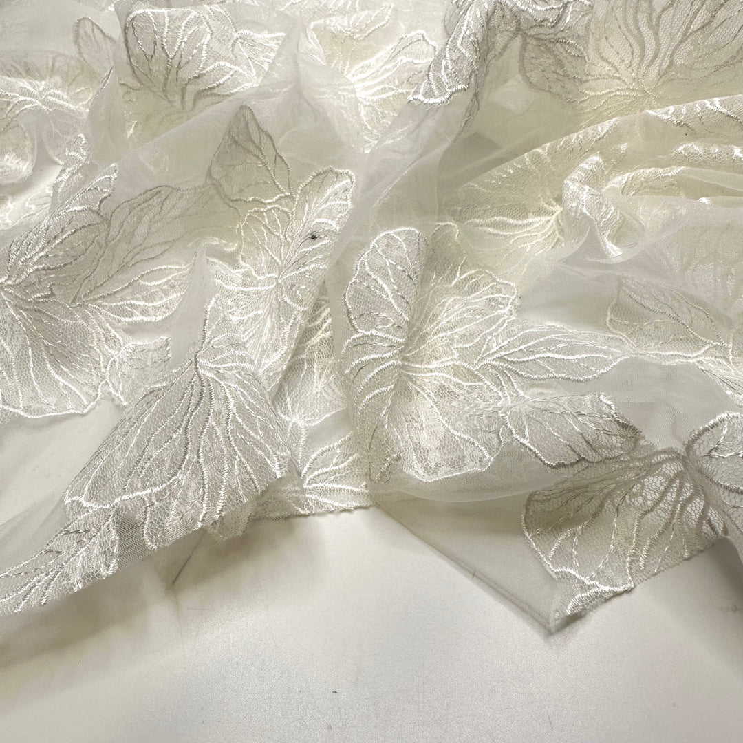 Turning A New Leaf - Embroidered Poly Woven - White Floral - 0.95M Bundle